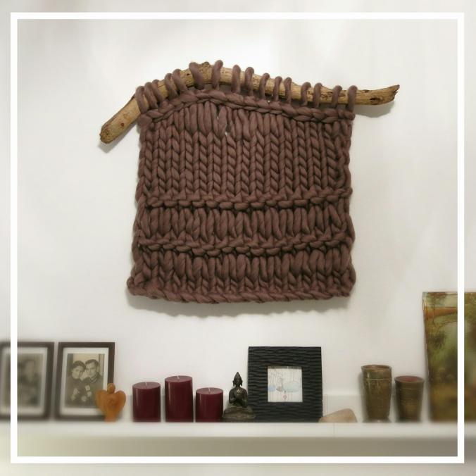 Wandvorhand aus dicker Wolle: Schoppel Miss Wool, Farbe Haselnuss