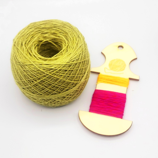 Strickpaket in Pistazie - Socken The Flowers and the Bees von greenermakes