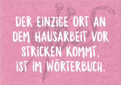 strickimicki - Postkarte - Der einzige Ort an dem Hausarbeit vor Stricken kommt, ist im Wörterbuch.